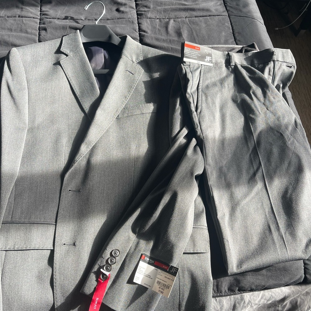 NEW Tuxedo suit & FREE blazer size  L WITH TAG 🏷 FROM JCPenney ( slim fit )